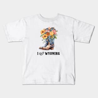 I Love Wyoming Boho Cowboy boots with Flowers Kids T-Shirt